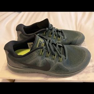Nike Free RN 2017 Men's Size 10 (880839 301) Green/Black